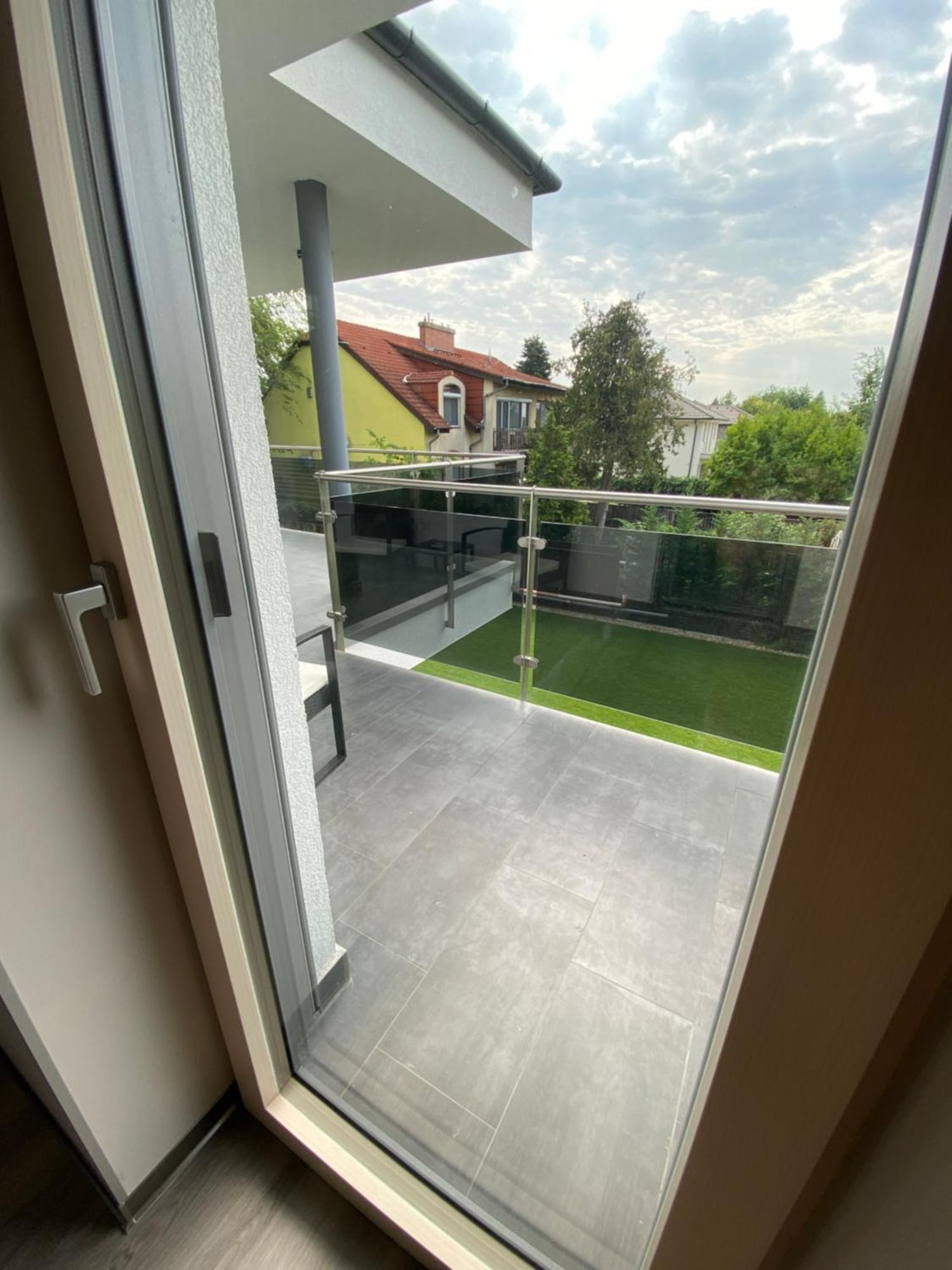 Modern Living In Budapesta Exterior foto